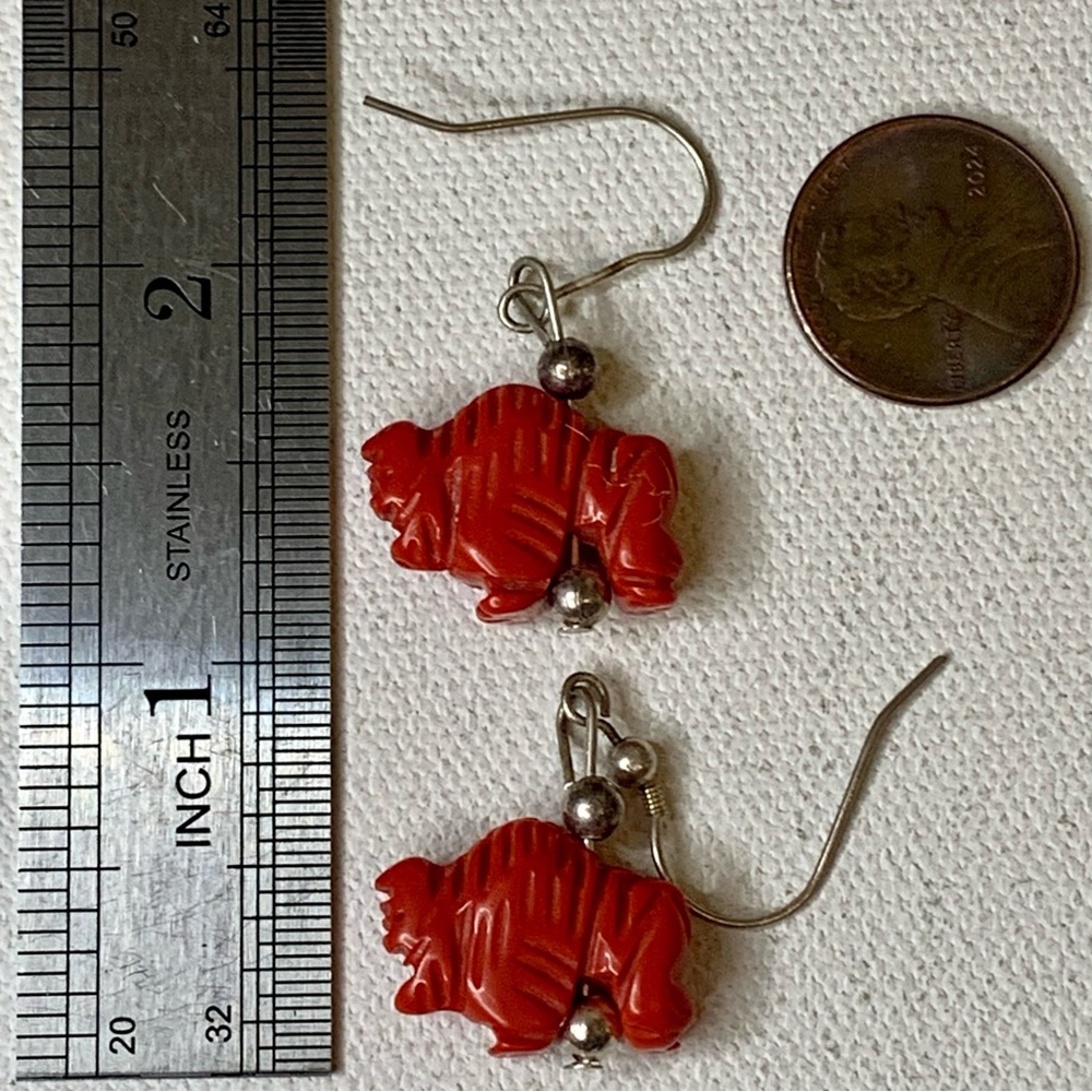 Vintage Southwestern Hand Carved Red Block Coral Buffalo Fetish Dangle Earrings - Picture 15 of 16